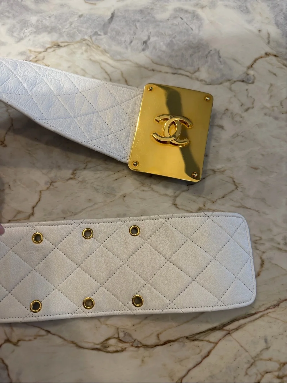 CHANEL White Quilted Leather Waist Belt with Gold CC Plaque